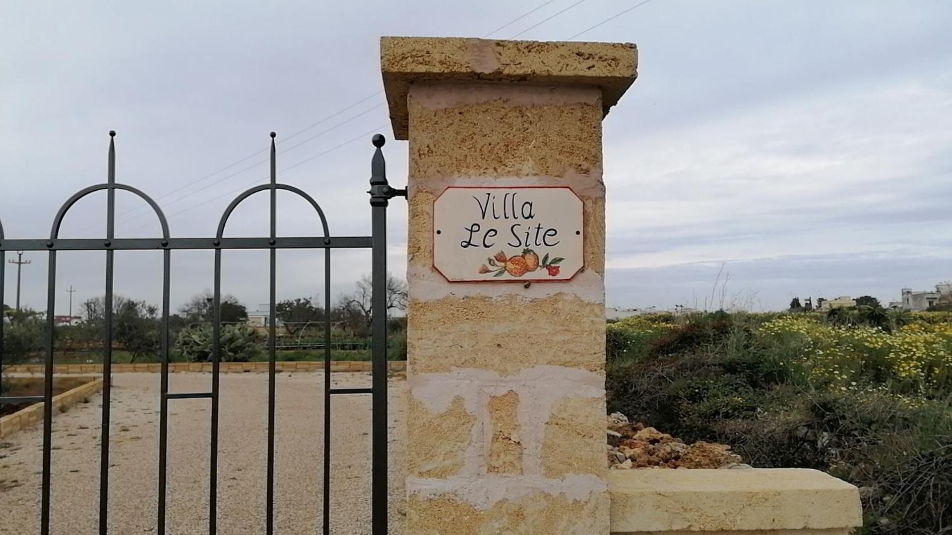 Villa Le Site Racale Luaran gambar
